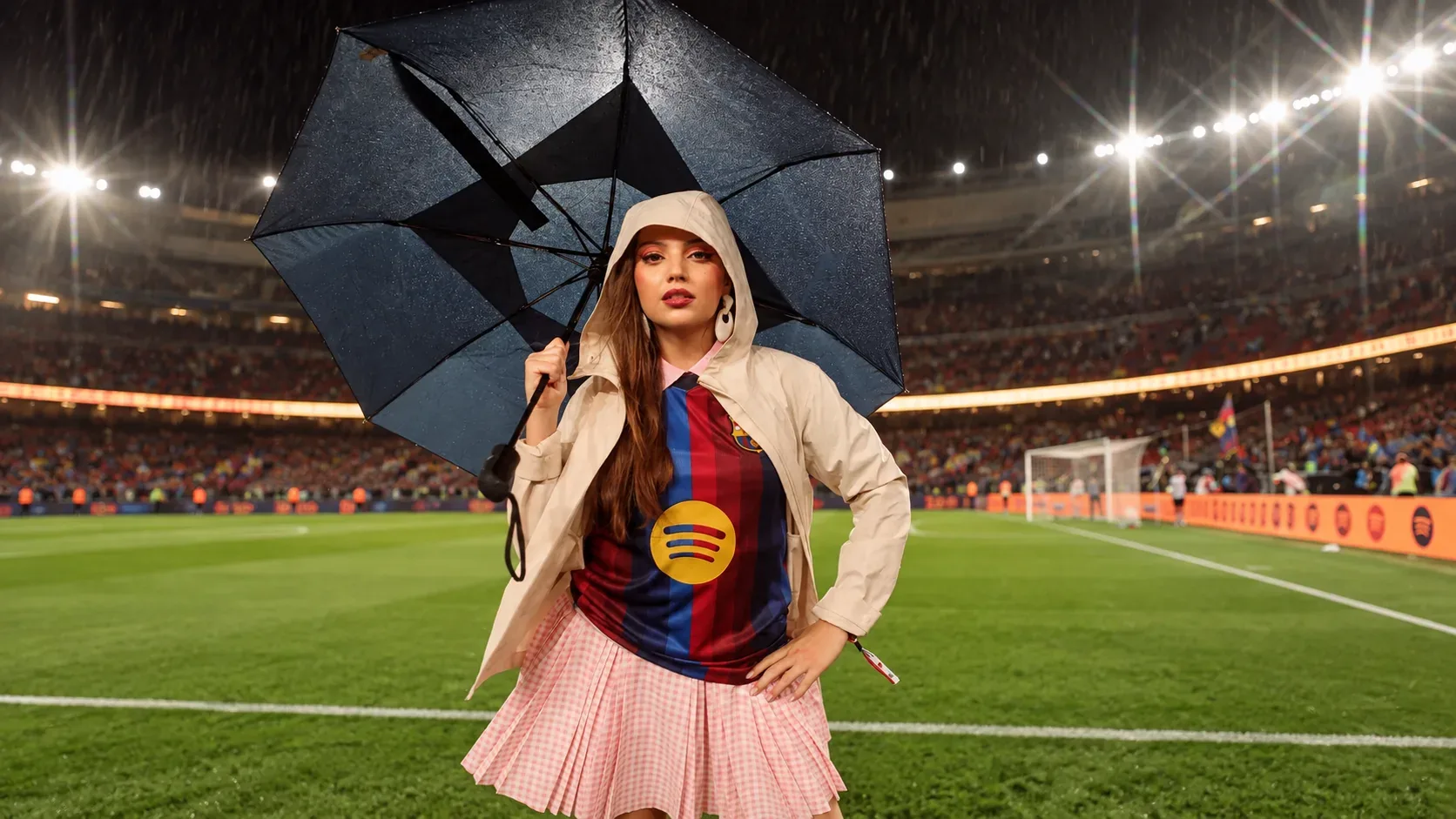 Asha presenta ‘Rendez-vous’ sobre el césped del Camp Nou tras su paso por Benidorm Fest