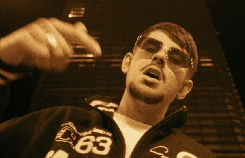 Elo Minetti presenta "Deuda", su nuevo reggaetón de verano