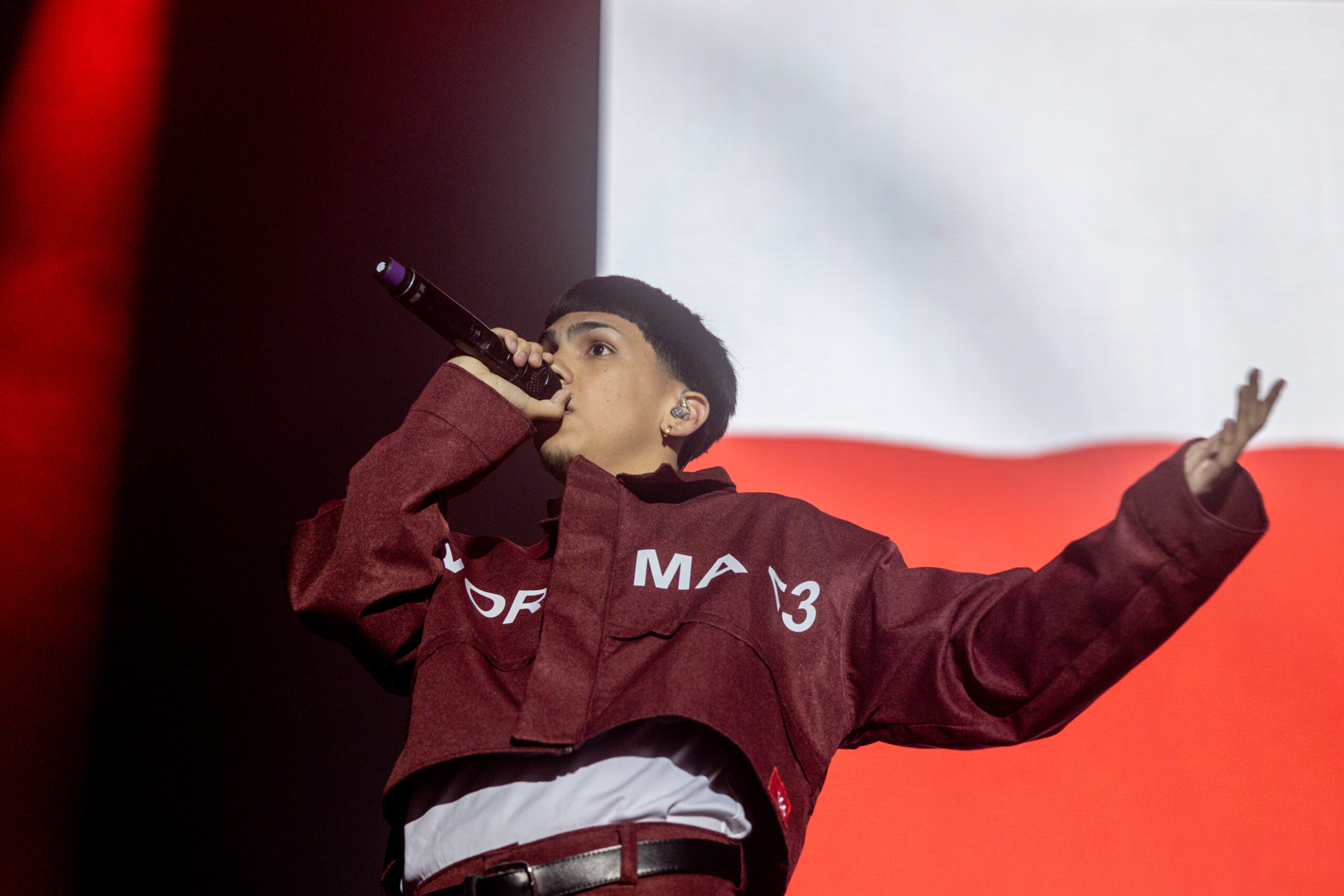 Milo J actúa en el Movistar Arena