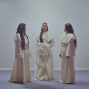 Tanxugueiras encuentra la calma tras el&nbsp;diluvio&nbsp;en su nuevo single, “todo amaina”