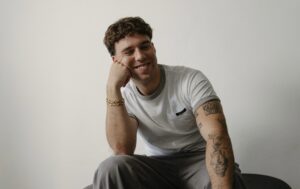 Quevedo publica «EL BAIFO», un abrazo a Canarias desde la cima de la música urbana en castellano